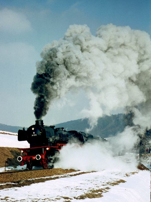 41&nbsp;018 mit Sonderzug am Bf Holzleithe, am 15.02.1981