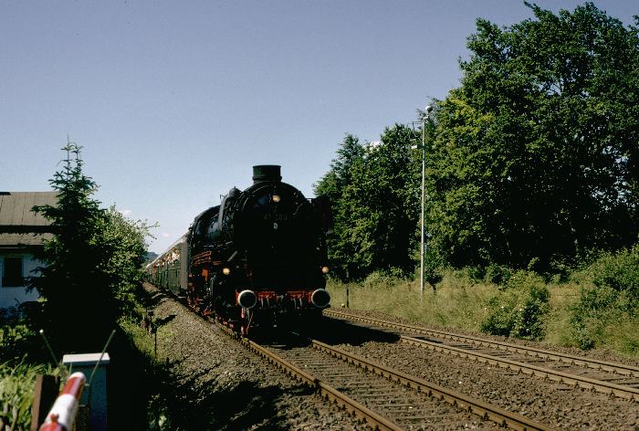41&nbsp;360 mit Sonderzug an der Einfahrt von Eutin, am 11.06.1988