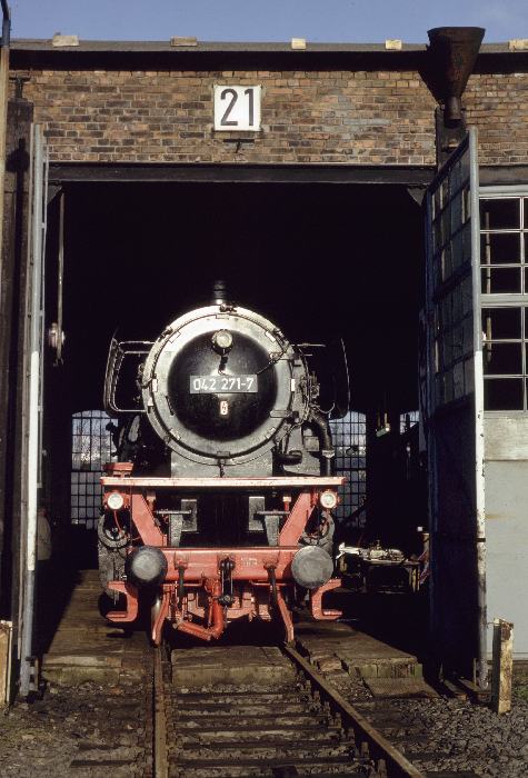 042&nbsp;271 im Bw Neumünster, am 15.12.1990