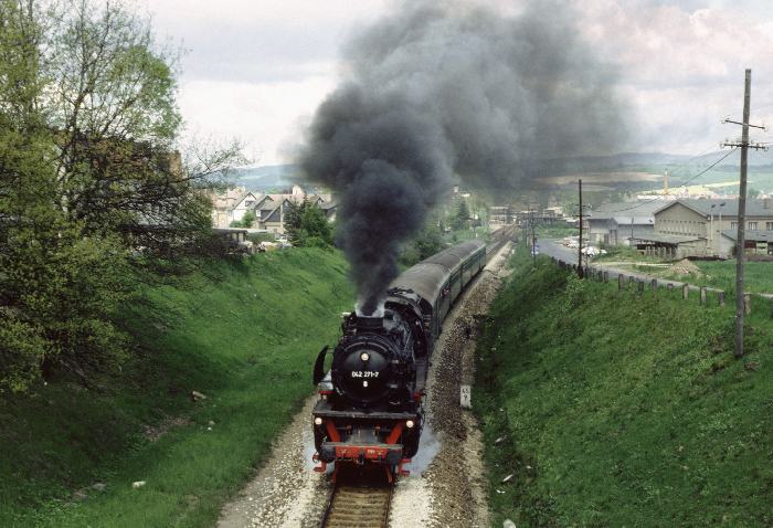 042&nbsp;271 mit P&nbsp;7003 Ausfahrt Wernshausen, 24.05.1991