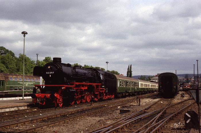 042&nbsp;271 vor D&nbsp;554 in Meiningen, 16.06.1991