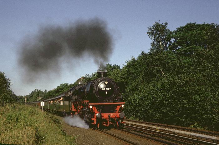 042&nbsp;271 Sonderzug nach Doberan im Bergedorfer Einschnitt, 21.07.1991