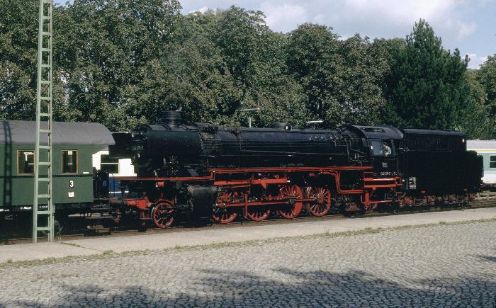 042&nbsp;271&nbsp;Tv vor dem Zug Nr.21831 (zurück Richtung Soltau), in Fallingbostel, am 06.09.1997