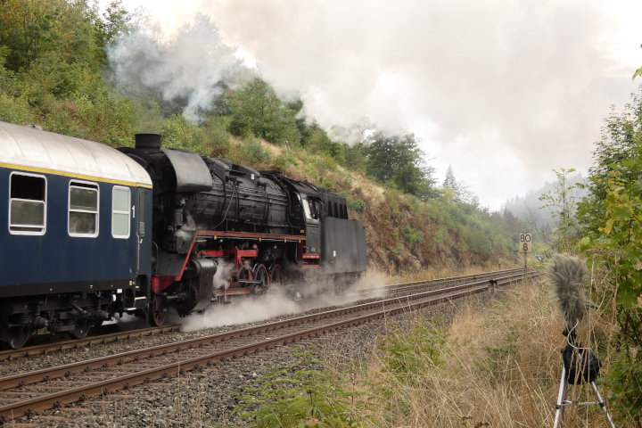 44&nbsp;546 schiebt Zug 56722 N.W.&rarr;Marktschorgast bei Km&nbsp;80,8, um 16:31h am 10.09.2022