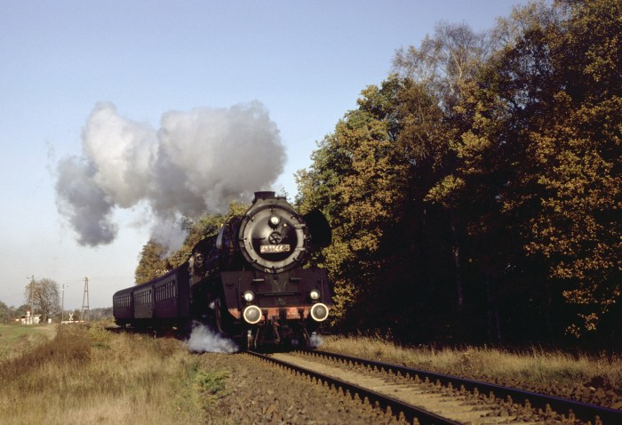 41&nbsp;1144 mit P&nbsp;6451 südlich von Klötze, 05.11.1982