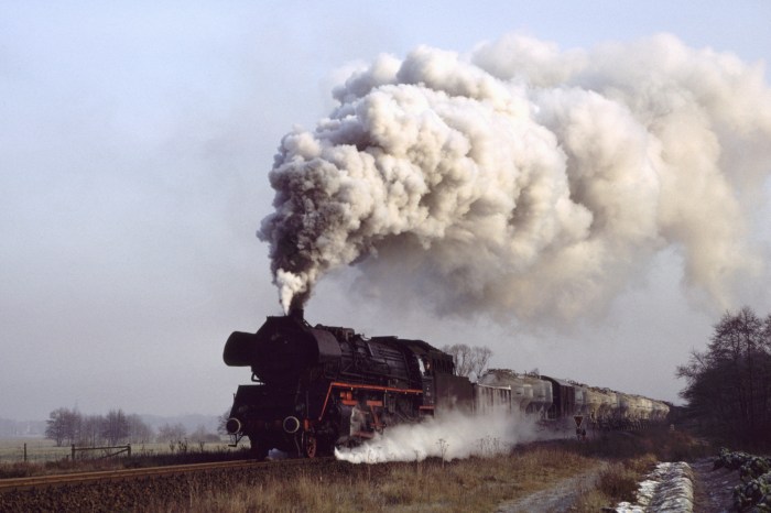 41&nbsp;1144 mit Nahgüterzug hinter Gardelegen, 02.12.1982
