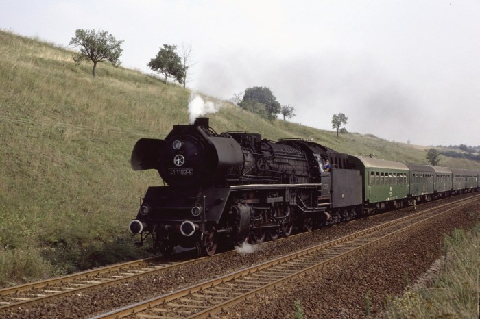 41&nbsp;1103 mit P&nbsp;3326 bei Freckleben, 25.08.1983