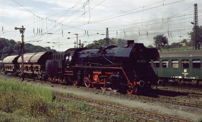 41&nbsp;1150 beim Rangieren in Camburg, 26.08.1982