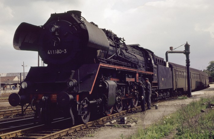 41&nbsp;1180 vor P&nbsp;6018 in Göschwitz, 09.05.1983