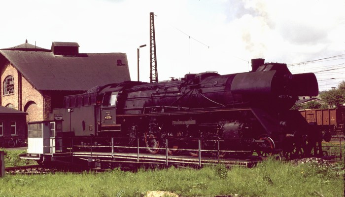 41&nbsp;1273 auf der Drehscheibe in Camburg, 11.05.1983