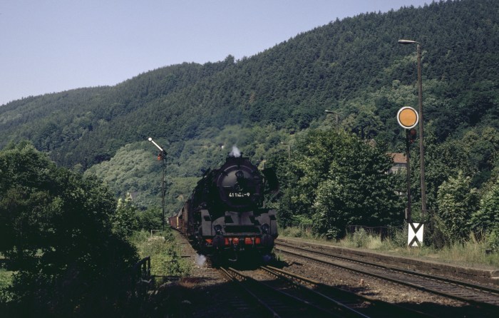 41&nbsp;1182 mit Dg Richtung Göschwitz durchfährt Zeutsch, 23.07.1983