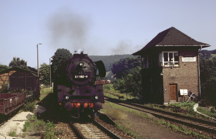 41&nbsp;1182 mit Dg&nbsp;50629 durchfährt Uhlstädt, 23.07.1983