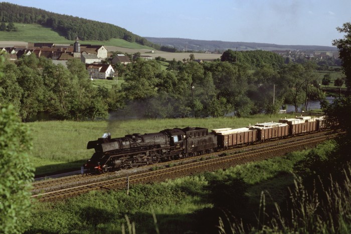 41&nbsp;1055 mit Ng&nbsp;66476 bei Großpürschütz, 12.06.1984