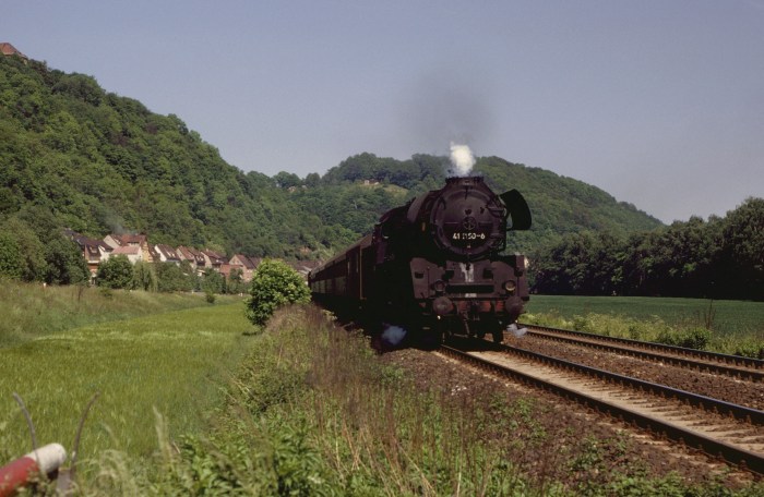 41&nbsp;1150 mit P&nbsp;4005 ->Saalfeld hinter Orlamünde, 15:51h am 02.06.1985