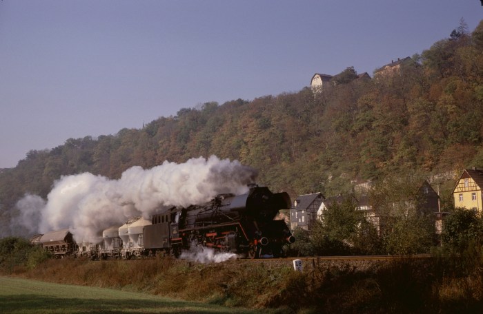 41&nbsp;1225 mit Nahgüterzug Richtung Göschwitz bei Orlamünde, 25.10.1985