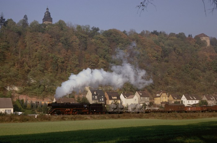 41&nbsp;1182 mit Güterzug ->Saalfeld bei Orlamünde, 25.10.1985