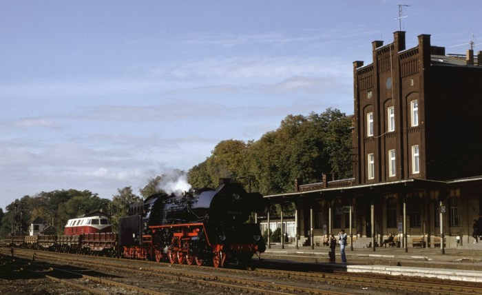 41&nbsp;1185 mit Gz aus Magdeburg, Ankunft in Genthin, 21.10.1991