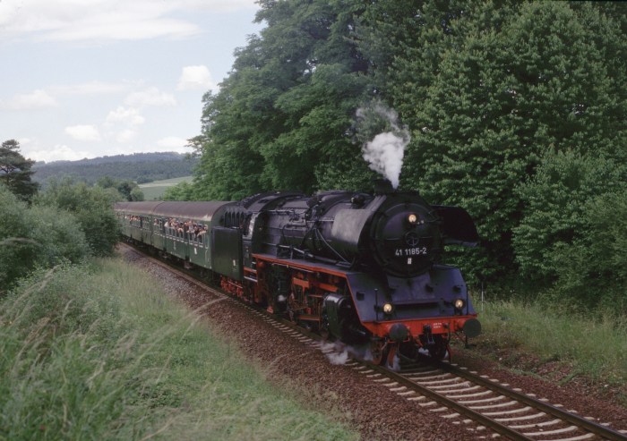 41&nbsp;1185 mit RB&nbsp;7817 hinter Abfahrt Ettenhausen, 28.06.1997