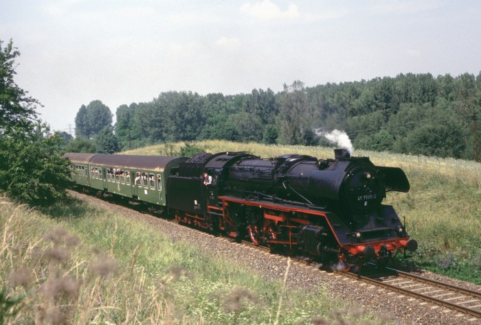 41&nbsp;1185 mit RB&nbsp;7817 Ausfahrt Breitungen, 29.06.1997