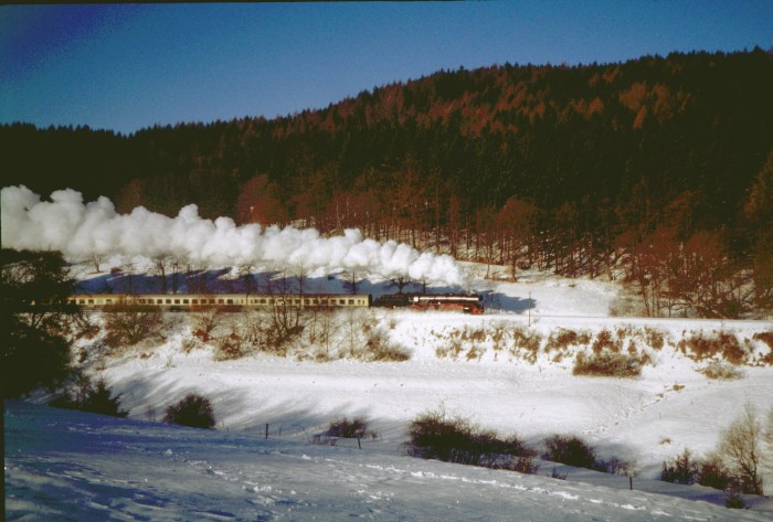 41&nbsp;1144 mit RE Rodelblitz bei Altersbach, 28.01.2006