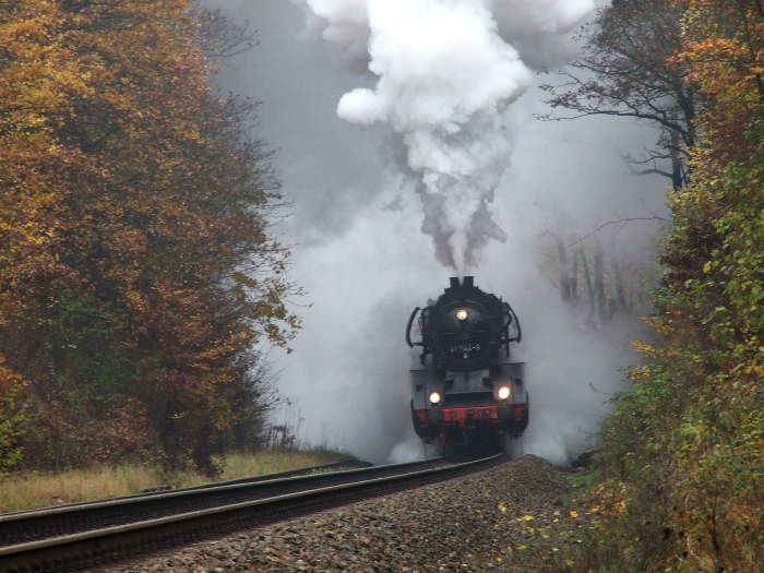 41&nbsp;1144 mit Leergüterzug am ehemaligen Block Höpfen, um 9:50h am 01.11.2008