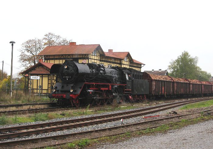 41&nbsp;1150 mit dem (später in Oberrohn akustisch aufgenommenen ) Holzzug DGz&nbsp;93361 beim Halt in Immelborn, um 15:40h am 23.10.2009