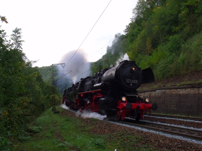 52&nbsp;8168 + 41&nbsp;1150 donnern (eigentlich donnert ja nur die 41....) mit dem Sonderzug aus Göppingen anläßlich der “IMA 2015” nach Amstetten die Geislinger Steige hinauf, um 14:37h am 19.09.2015