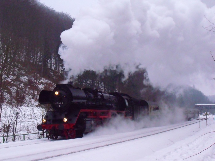 41&nbsp;1144 mit RE Rodelblitz (Arnstadt -> Eisenach) Ausfahrt Bahnhof Gehlberg, um 16:46h am 12.02.2017