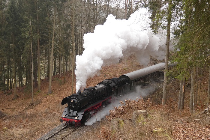 41&nbsp;1144 mit Rodelblitz (Arnstadt -> Eisenach) in den Kurven im Wald vor Altersbach, um 12:20h am 25.01.2020