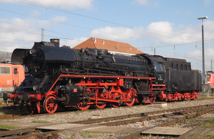 41&nbsp;150 zur Zeit nicht betriebsfähig (kalt) ausgestellt im Bw im Rahmen des 2.Nördlinger Eisenbahnfestes, fotografiert um 8:45h am 20.05.2023