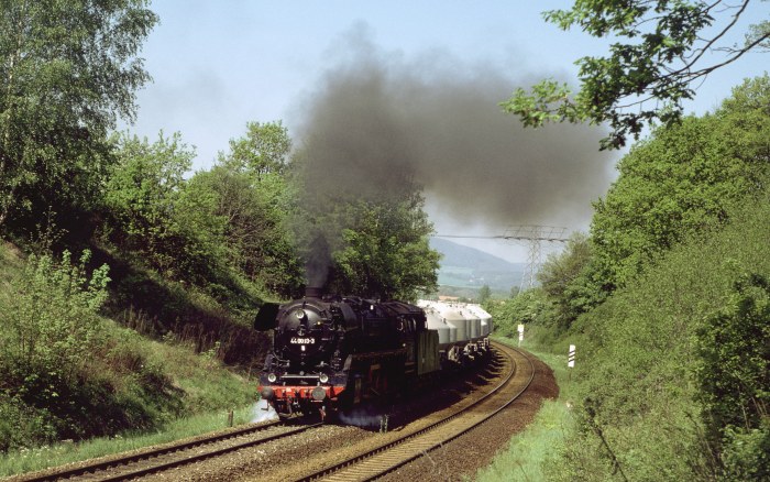 44&nbsp;0093 mit DNG 1 hinter Saalfeld, am 05.05.2000