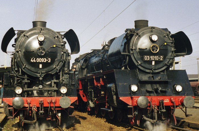 44&nbsp;0093 neben 03&nbsp;1010 in Arnstadt im Februar 1998