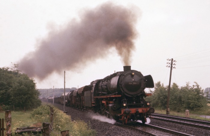 044&nbsp;390 mitGüterzug bei Hämelerwald, am 24.06.1975
