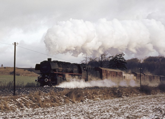 044&nbsp;360 mit Güterzug Ellrich->Herzberg bei Walkenried, am 02.01.1976