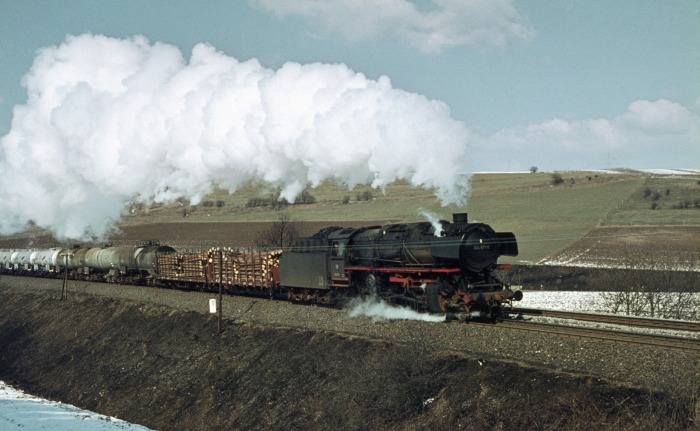 044&nbsp;671 mit Güterzug Herzberg->Ellrich bei Bartolfelde, 20.03.1976
