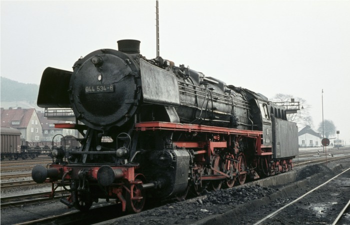 044&nbsp;534 im Bw Ottbergen, am 23.03.1976