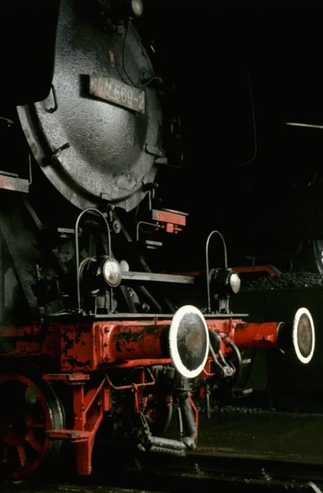044&nbsp;569 im Schuppen, Bw Ottbergen, am 23.03.1976