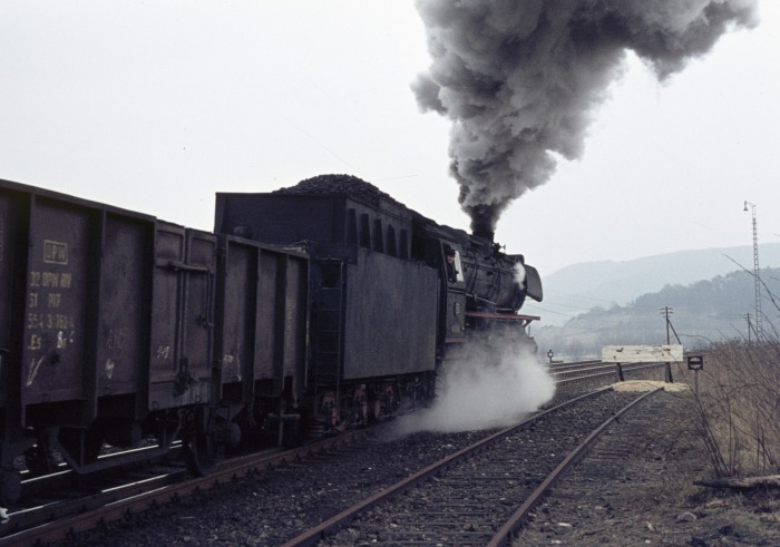 044&nbsp;552 mit Dg&nbsp;53849 Ausfahrt Ottbergen, am 23.03.1976