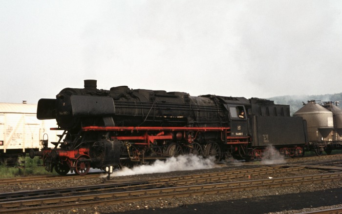 044&nbsp;682 mit Silowagen-Zug Einfahrt Herzberg, am 29.05.1976