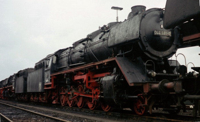 044&nbsp;481 kalt im Bw Emden, am 18.03.1975