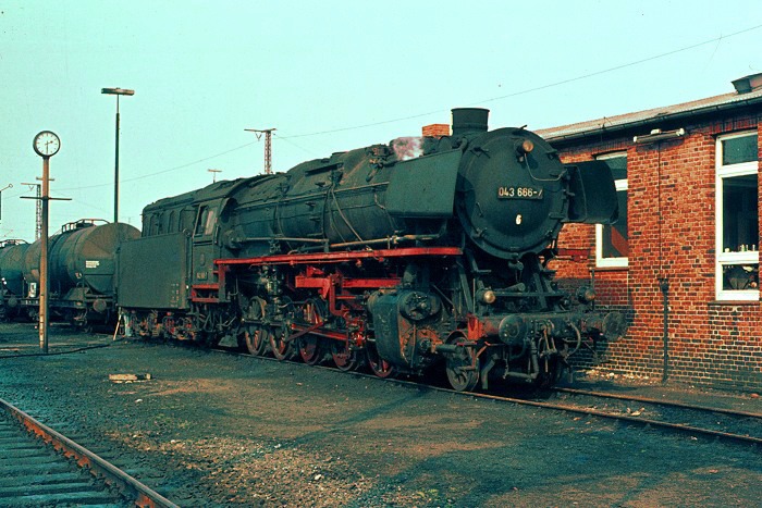 043&nbsp;666 im Bw Rheine am 09.03.1977