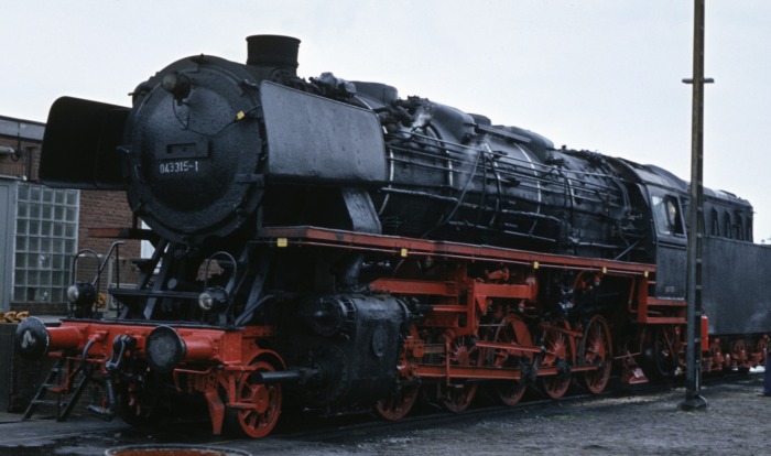 043&nbsp;315 im Bw Rheine, am 10.09.1977