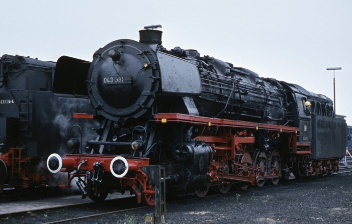 043&nbsp;381 im Bw Rheine, am 10.09.1977