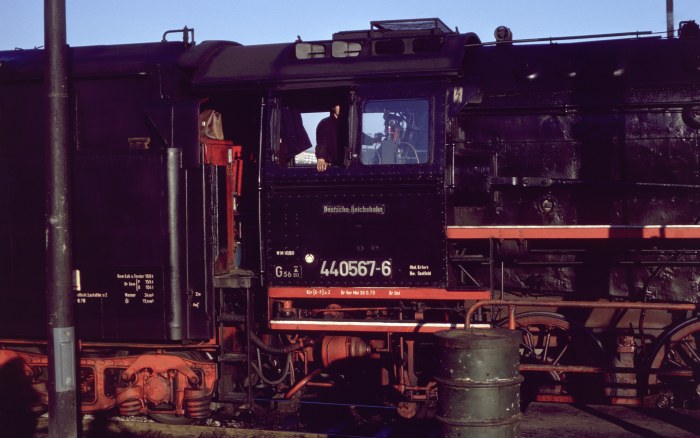 44&nbsp;0567 am Wasserkran im Bf Saalfeld, 08.10.1978