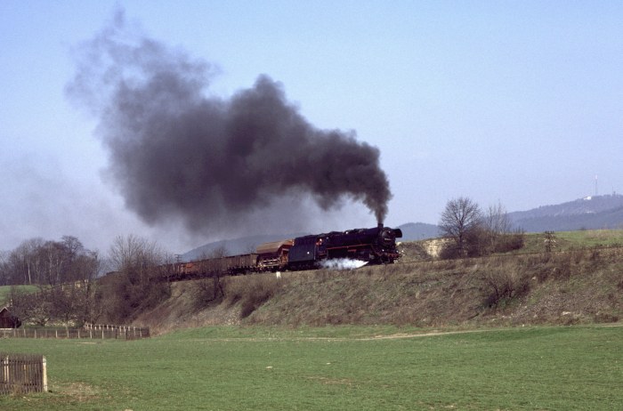 44&nbsp;0567 fährt vom Wasserkran im Bf Saalfeld weg, 08.10.1978