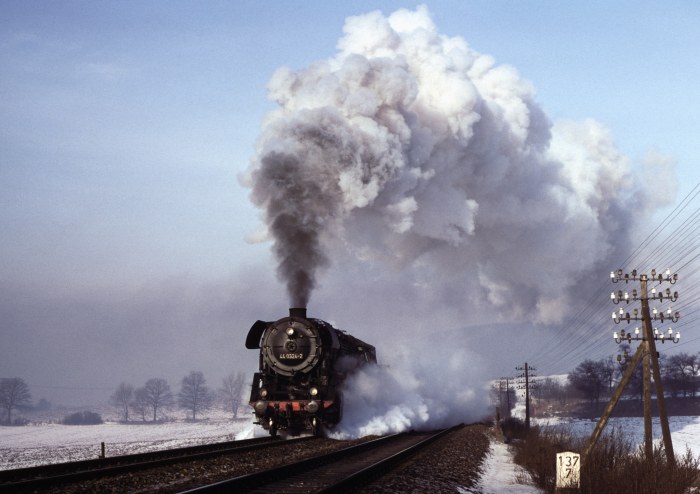 44&nbsp;0324 Güterzug Steigung hinter Saalfeld, am 31.01.1981