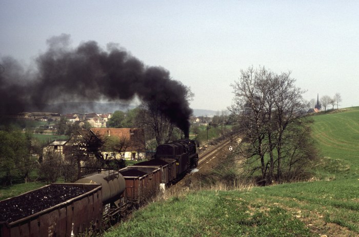 44&nbsp;0196 mit Ng ->Gera vor Neunhofen am Orla-Tal, 11.04.1981