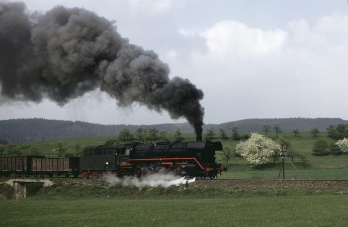 44&nbsp;0305 Übergabe nach U-Born bergfahrend, am 18.04.1981