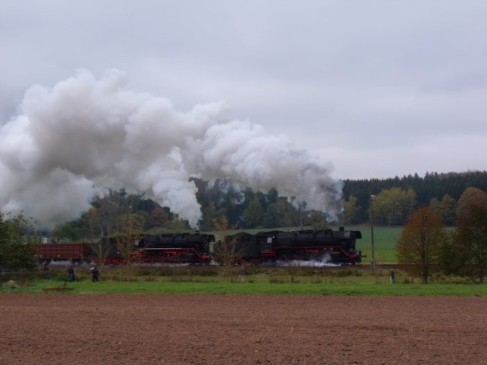 44&nbsp;2546 + 44&nbsp;1486 mit Güterzug  “DGz&nbsp;204” Ausfahrt Oberrohn um 12:43h am 27.10.2011