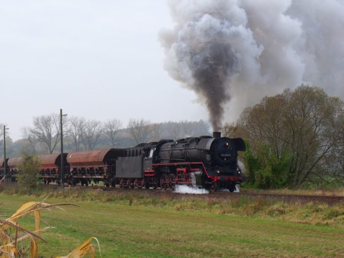 44&nbsp;2546  mit Kieszug DGz&nbsp;304 (Salzungen-Marksuhl) Ausfahrt Oberrohn, um 11:25h am 29.10.2011